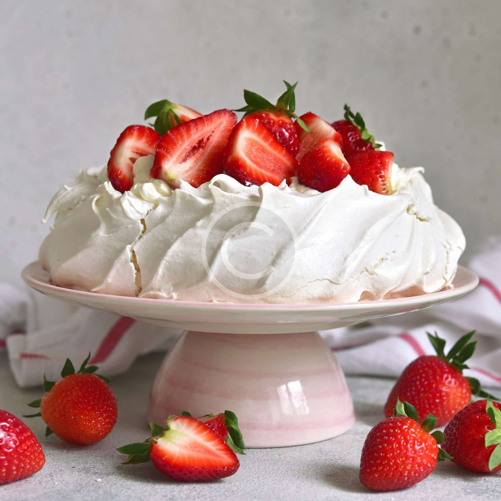 Flower-decorated cake Vegan cake