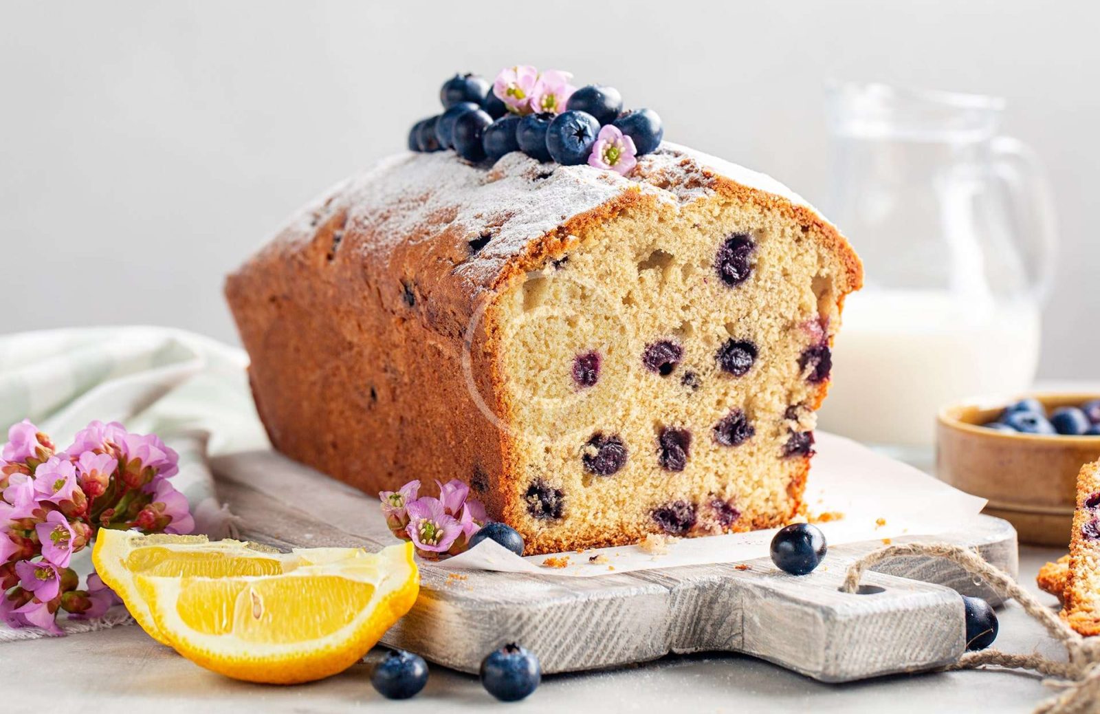Flower-decorated cake Banana bread